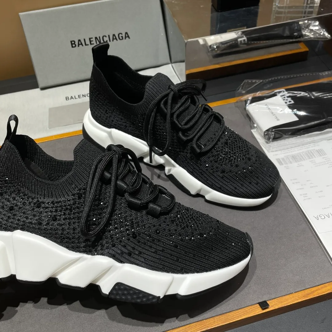 👟👟Ex-factory price 400👟👟 Balenciaga Balenciaga 🌝🌝glitter single shoes world premiere 🌈INS Weibo magazine sold out 💥💥counter limited edition ⚠️ Czech crystal hot diamond ⚠️specially customized fabric with summer cooling and heating effect ⚠️TPU ten PU vacuum combination bottom (not a plastic bottom formed by market currency) ,) The inner craftsmanship and material are the same as the original! ! Size 35 to 45M standard size (34, 46 can be customized) original high-end top complete package (with original Balenciaga socks included)